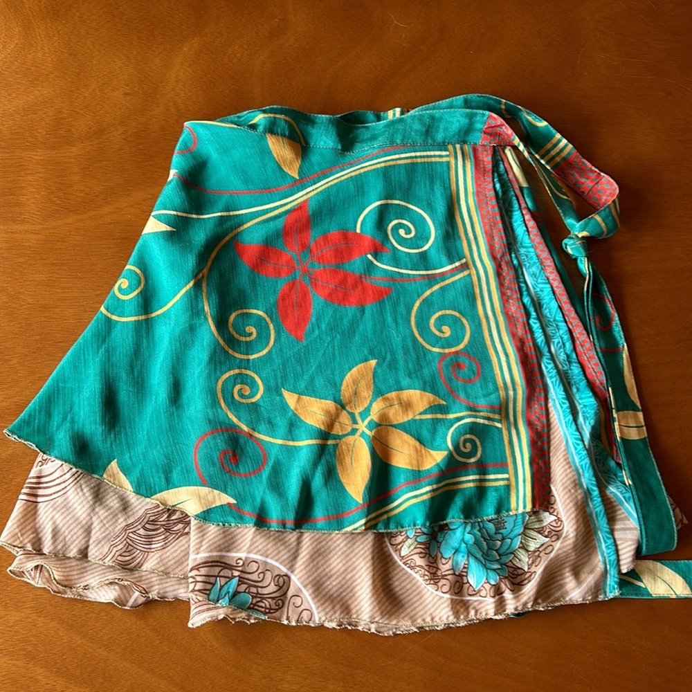 Wrap around silky skirt - Picture 2 of 2